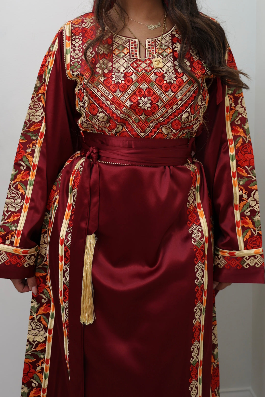 Royal Amira Thobe