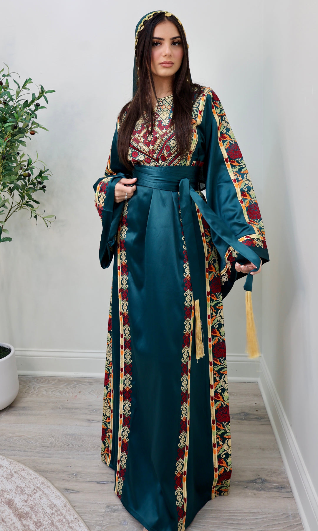 Royal Amira Thobe